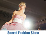 Secret Fashion Show Vol. 2 im "ars24" am 15.10.2014. Busenblitzer und Fashion Glamour auf dem Catwalk in München Obersendling...  (©Foto: Martin Schmitz)